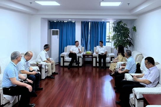 郵儲銀行廣西區(qū)分行黨委委員、 副行長高山一行到中小擔(dān)保座談交流