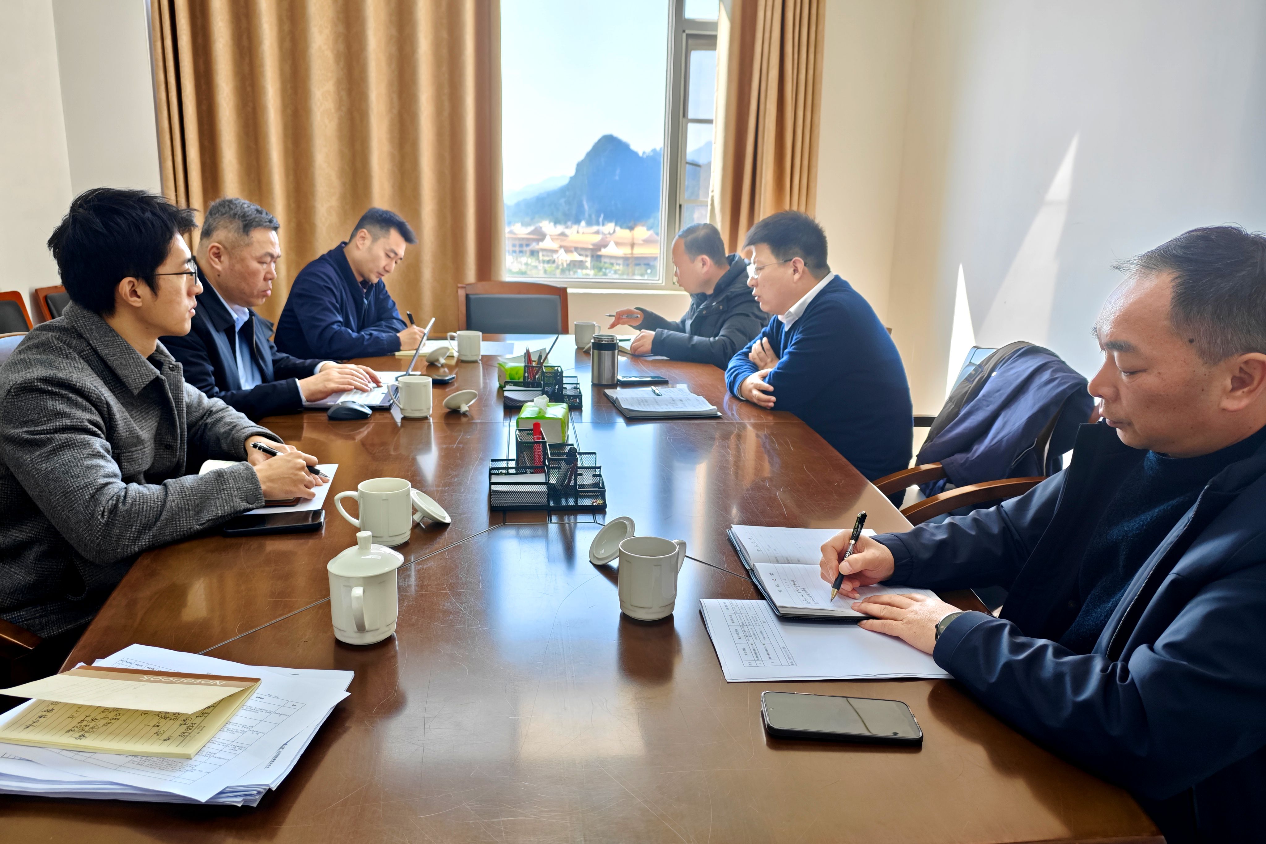 中小擔(dān)保領(lǐng)導(dǎo)帶隊(duì)到憑祥市政府共商融資擔(dān)保合作